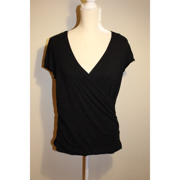 Nautica Tops - SALE 5/$25 Náutica Jean Company Black V-Neck Tee